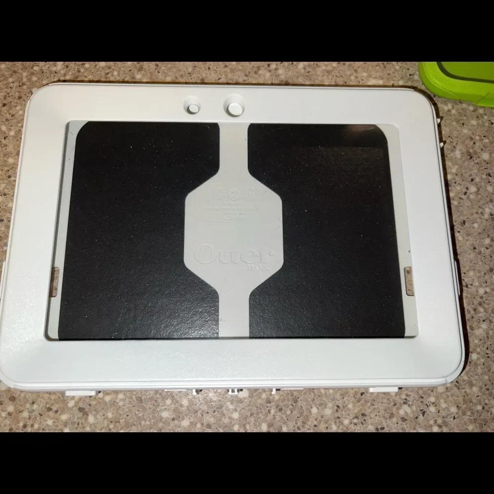 9 inch ~ Otterbox E-Reader / Tablet Case + Stand ~ EUC